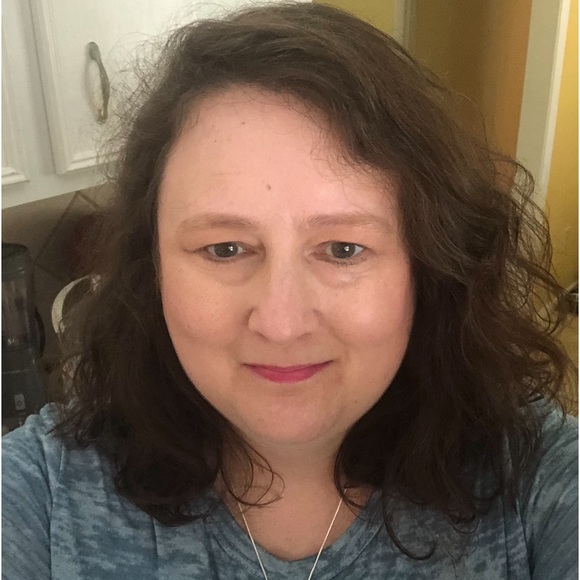 Meet your Posher, Lisa - Picture 1 of 1